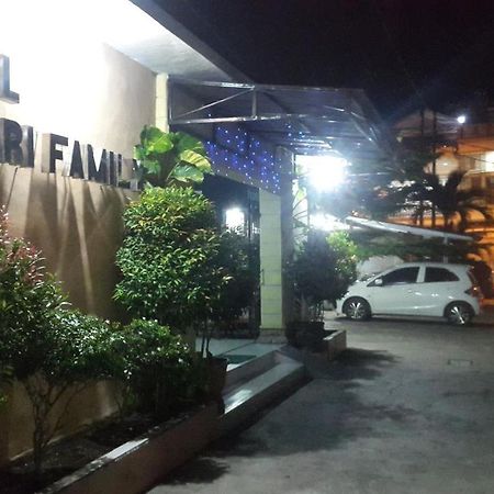 Bahari Family Hotel Bitung Exteriör bild