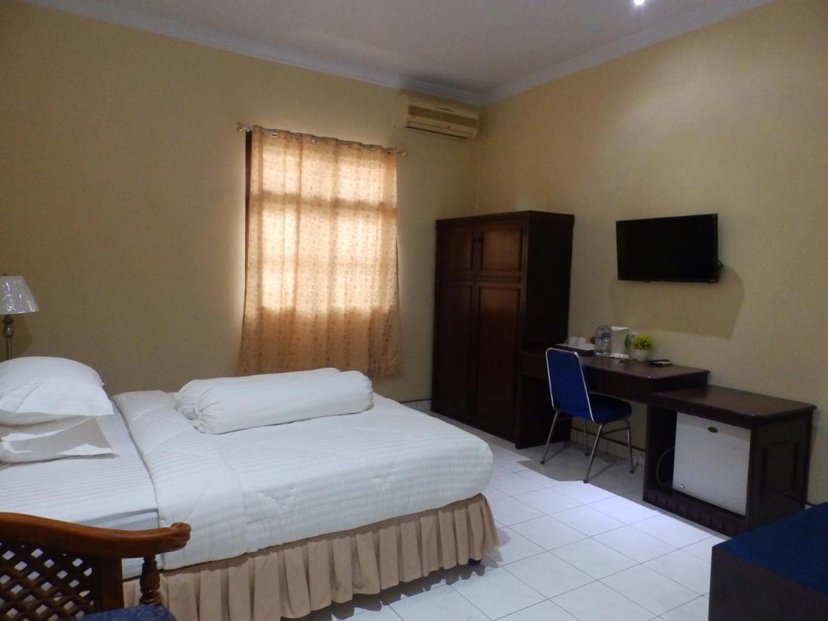 Bahari Family Hotel Bitung Exteriör bild