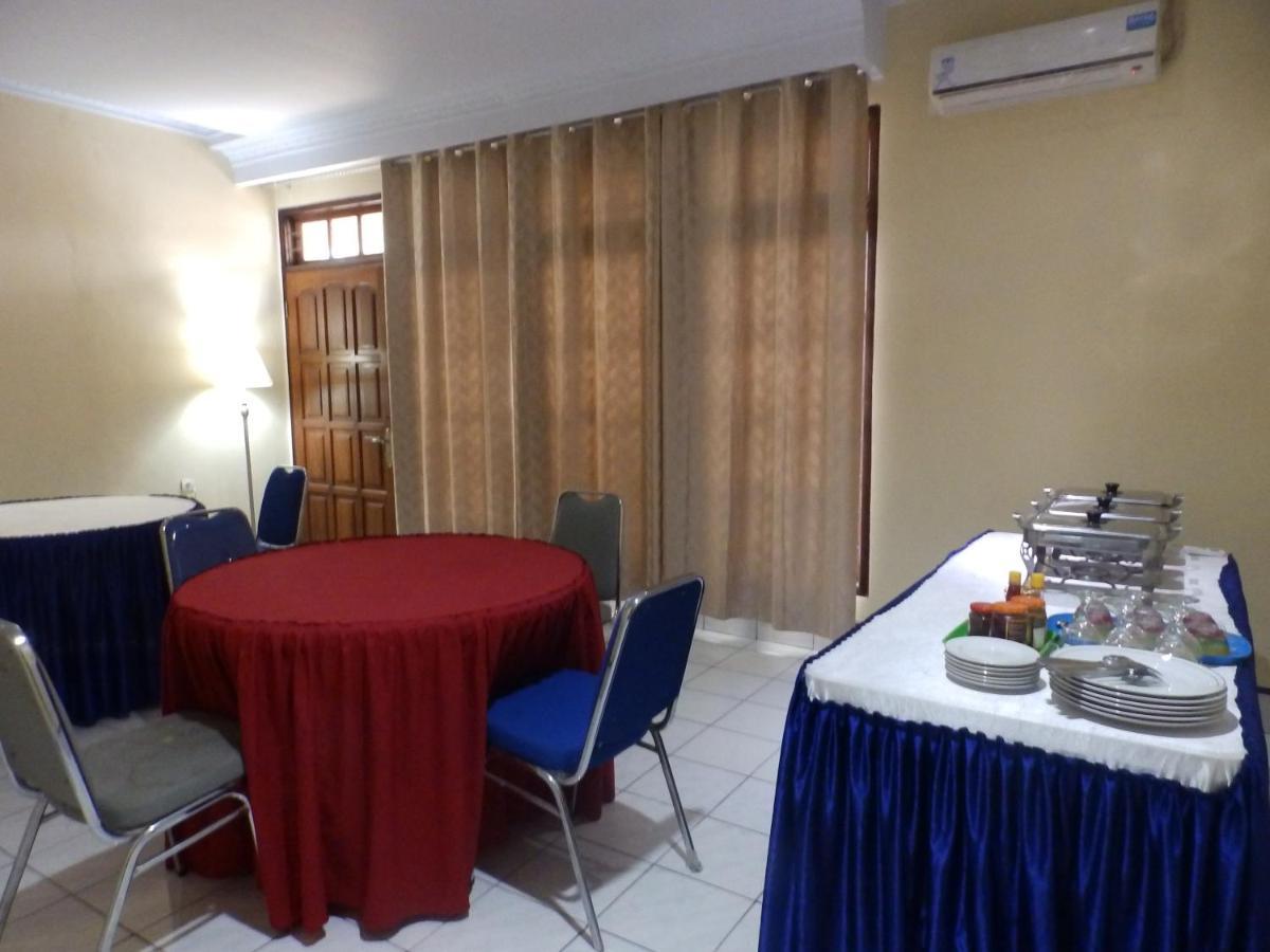 Bahari Family Hotel Bitung Exteriör bild