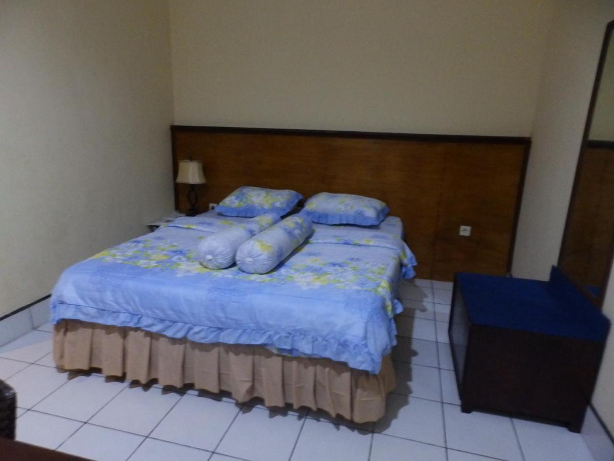 Bahari Family Hotel Bitung Exteriör bild