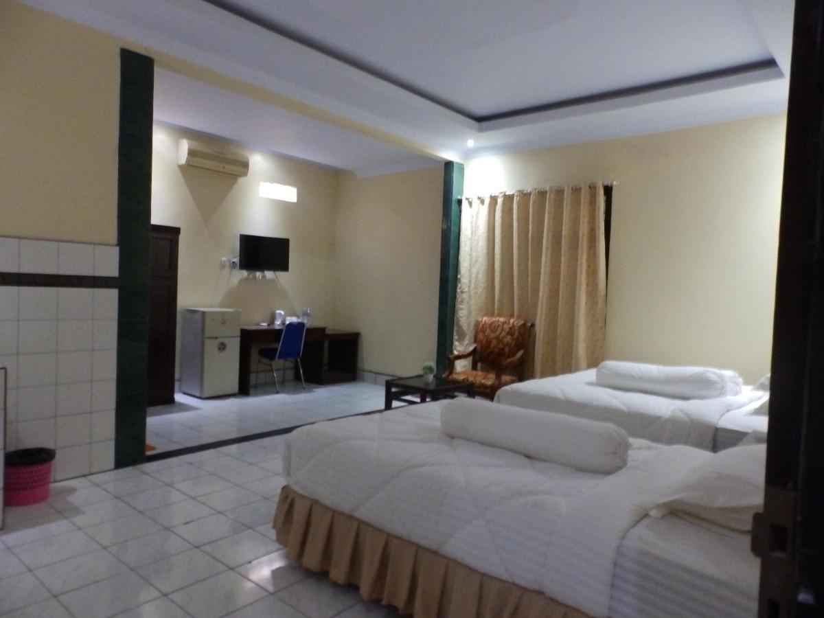 Bahari Family Hotel Bitung Exteriör bild