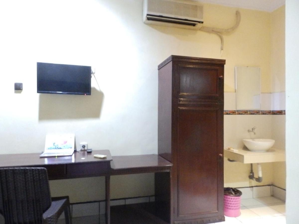 Bahari Family Hotel Bitung Exteriör bild