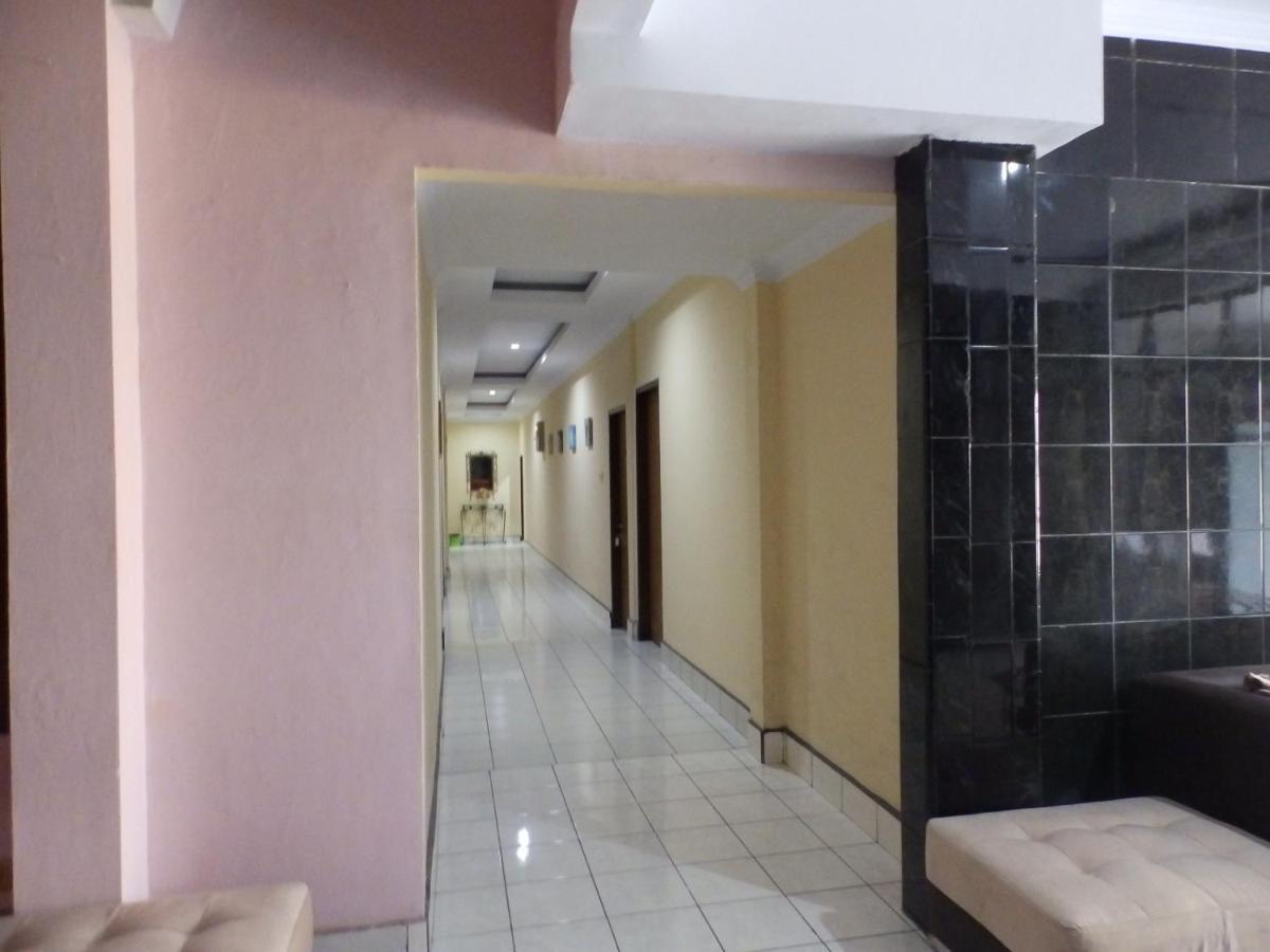 Bahari Family Hotel Bitung Exteriör bild